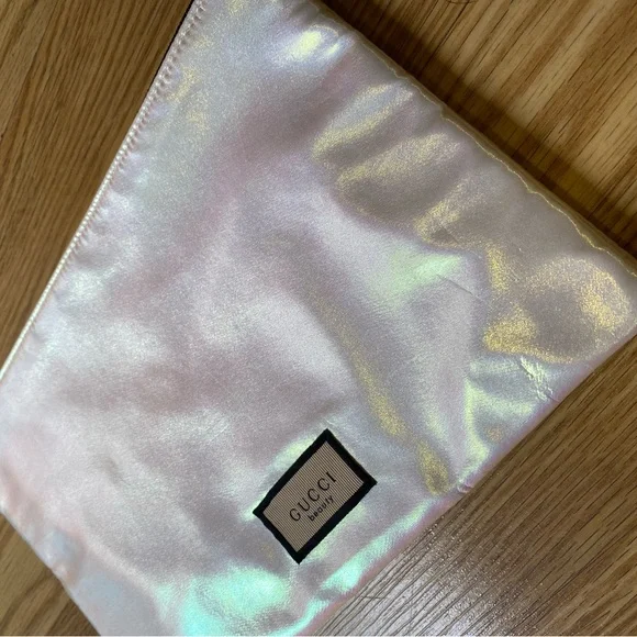 GUCCI 🩵🦋 white pearl “Opal” pouch! PRISTINE - Picture 7 of 12